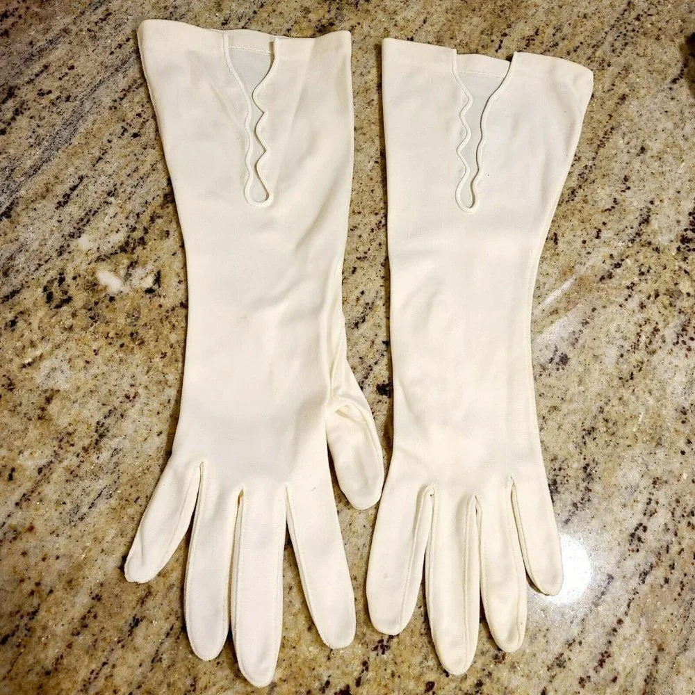 Vintage Women's Off White Formal Gloves. Nylon? Scallop Wrist 13.5